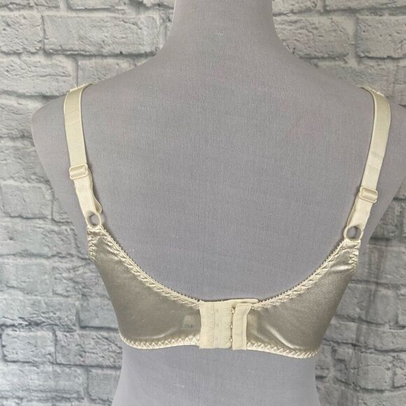 Olga women 38D lace bra w/3 hook back closure & adjustable straps cream color - Picture 8 of 8